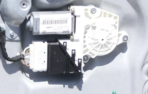 VW Touran 1T ektrischer Fensterheber Motor hinten links 1K0959703/ B E L01