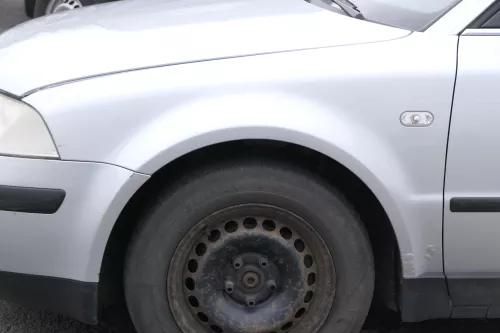 VW Passat 3BG 3B6 Kotflügel vorne links silber LA7W (Blinkerloch) - ROST (158374)