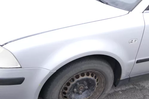 VW Passat 3BG 3B6 Kotflügel vorne links silber LA7W (Blinkerloch) - ROST (158374)