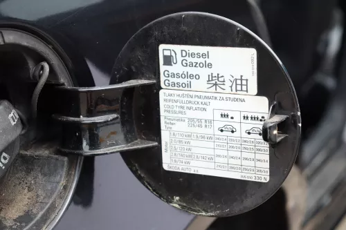 Skoda Superb 3U Tankdeckel Deckel Tank Tankverschluß schwarz LF9R L9910 (158444)