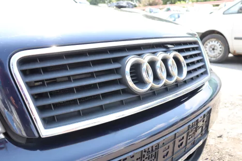 Audi A6 4B ab ca. Bj. 2001 Zeichen Kühlergrill Grill 4B0853651F 3FZ Facelift (158564)