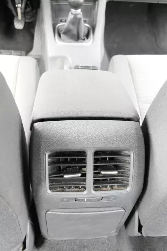 VW Golf 6 5K Mittelarmlehne Armlehne Lehne Mitte Original verschiebar schwarz (158603)