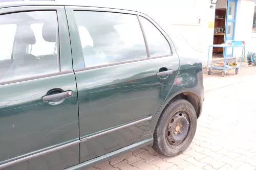 Skoda Fabia 6Y Limousine Schrägheck Tür hinten links grün LF8C