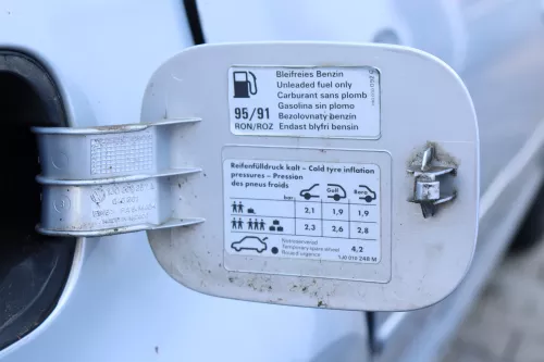 VW Bora Limousine Tankdeckel Deckel Tank Tankverschluß silber LB7Z