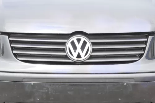 VW Polo 6N2 Stoßstange vorne Frontstoßstange Stoßfänger schwarz L041 +Grill (158923)