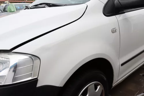 VW Fox Kotflügel vorne links weiß LB9A - Delle (159021)