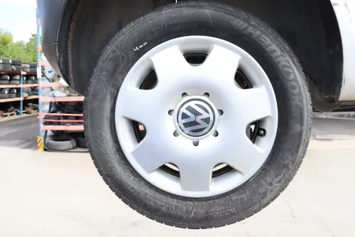 VW Polo 9N Felgen Reifen 165/70 R14 81T Sommerreifen ca. 4-6mm OHNE RADKAPPEN (159040)