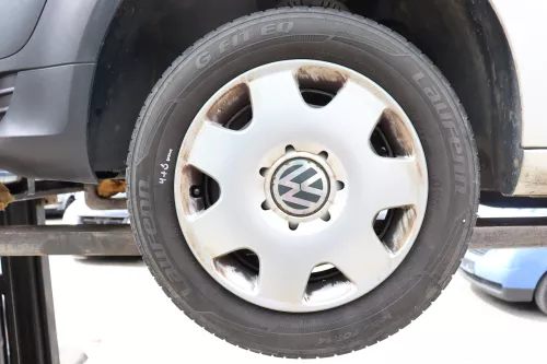 VW Polo 9N Felgen Reifen 165/70 R14 81T Sommerreifen ca. 4-6mm OHNE RADKAPPEN (159040)