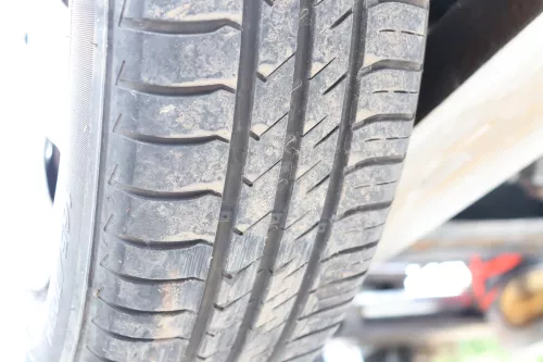 VW Polo 9N Felgen Reifen 165/70 R14 81T Sommerreifen ca. 4-6mm OHNE RADKAPPEN (159040)