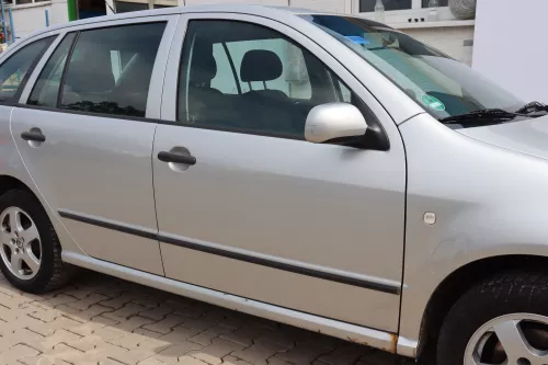 Skoda Fabia 6Y Kombi Limousine Tür vorne rechts Beifahrertür grau silber LF7T (159099)