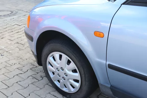 VW Passat 3B Kotflügel vorne links blau LL5Y (159122)