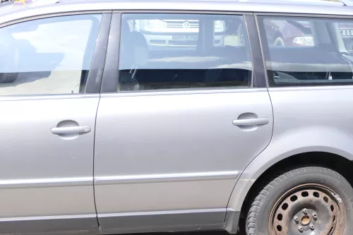 VW Passat 3B 3BG 3B6 Kombi Variant Tür hinten links grau LD7W urbangrey