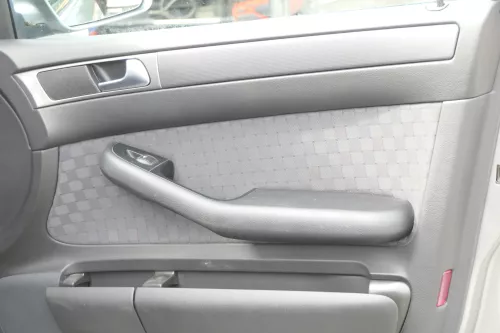 Audi A6 4B Türverkleidung Verkleidung Tür vorne +hinten links rechts soul schwar (159347)