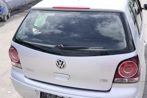 VW Polo 9N3 9N Heckklappe Kofferraumklappe Klappe silber LA7W ohne Anbauteile (159775)