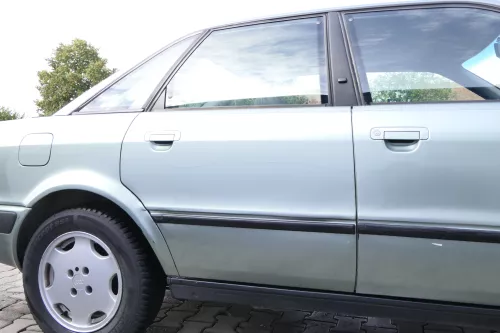 Audi 80 90 Limousine Stufenheck Tür hinten rechts Rahmen Türblatt grün LY6N ohne