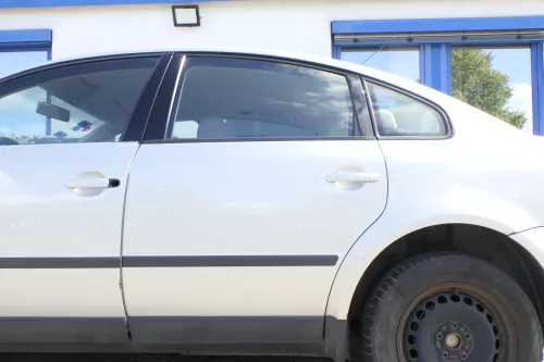 VW Passat 3B 3BG Limousine Tür hinten links silber grau LB7Z