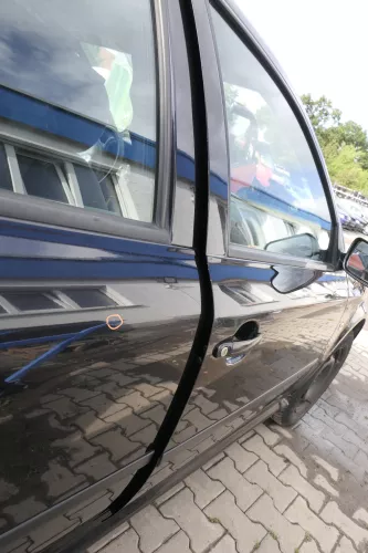 Skoda Octavia 1U Kombi + Limo Tür vorne rechts Beifahrertür schwarz LF9R (160200)