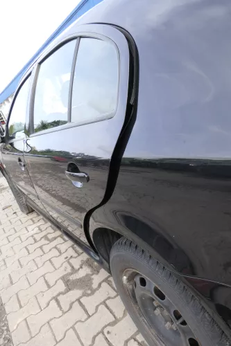 Skoda Octavia 1U Limousine Tür hinten links schwarz LF9R (160205)