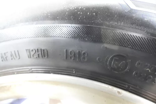 Polo 9N Ibiza Fox Alufelgen Reifen 165/70 R14 - 2x5-6mm 2x5mm KBA 42692 Winter (160256)