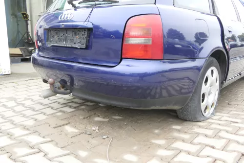 Audi A4 B5 Kombi Variant Stoßstange hinten Heckstoßstange blau LZ5K (160453)