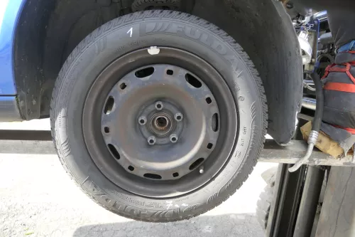 Polo 6R 9N Ibiza Felgen 185/60 R14 82H Winterreifen M+S 6jx15 ET38 Reifen 7mm