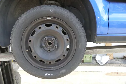 Polo 6R 9N Ibiza Felgen 185/60 R14 82H Winterreifen M+S 6jx15 ET38 Reifen 7mm (160538)