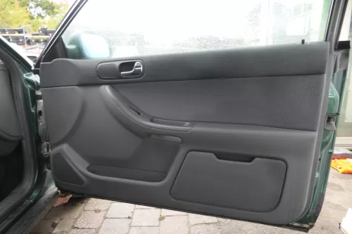 Audi A3 8L Türverkleidung Verkleidung Tür vorne rechts 2/3-Türer onyx/schiefer (160740)