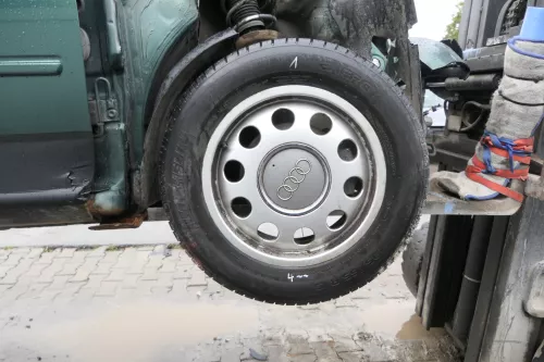 Audi A3 8L Alufelgen Reifen 195/65 R15 Sommerreifen 4-6mm 8L0601025E (160747)