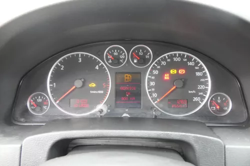 Audi A6 4B Tacho Tachometer Kombiinstrument 265.000km 4B0920933G 2,5 TDI