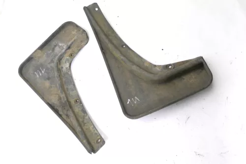 Skoda Octavia  für Kotflügel vorne rechts + links Schmutzfänger vorn 1j0821822c (160975)