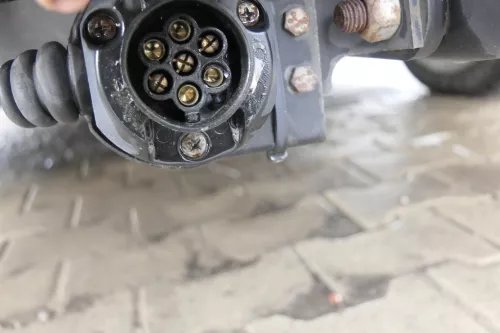 Audi A6 4B feste starr starre Anhängerkupplung Anhängekupplung Kabelbaum Westfal (161557)