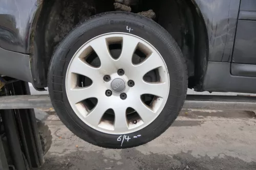 Audi A4 8E A6 4B Alufelgen 205/55 R16 91H Winterreifen Reifen 3-7mm 4B0601025K (161568)