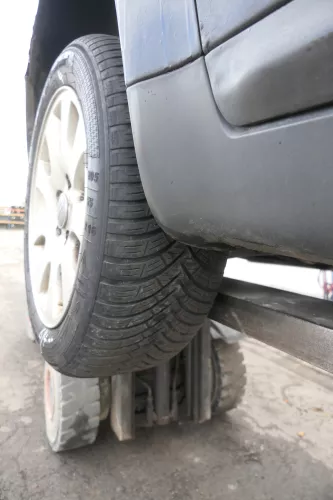 Audi A4 8E A6 4B Alufelgen 205/55 R16 91H Winterreifen Reifen 3-7mm 4B0601025K (161568)