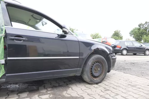 VW Passat 3B 3BG Kombi + Limo Tür vorne rechts Beifahrertür schwarz LC9Z chrom s