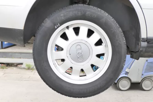 4x Audi A4 8E A6 4B Alufelgen 205/60R15 91T Sommerreifen Reifen 5-7mm 4B0601025N (162134)