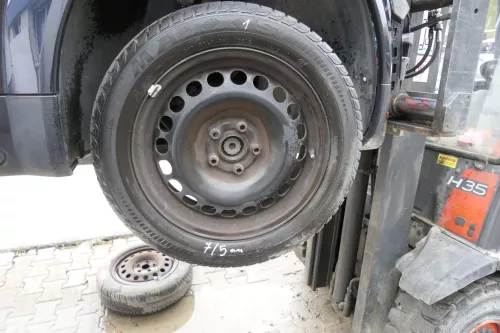 4x Audi A2 Reifen Felgen 175/60 R15 81H M+S Winterreifen Reifen 8Z0601027 5-7mm