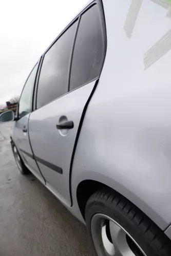 VW Golf 5 V 1K Tür nur das Türblatt hinten links 4/5-Türer silber LA7W grau (162227)