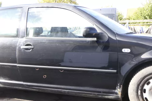 VW Golf 4 Tür vorne rechts Beifahrertür 2/3-Türer schwarz L041 ohne