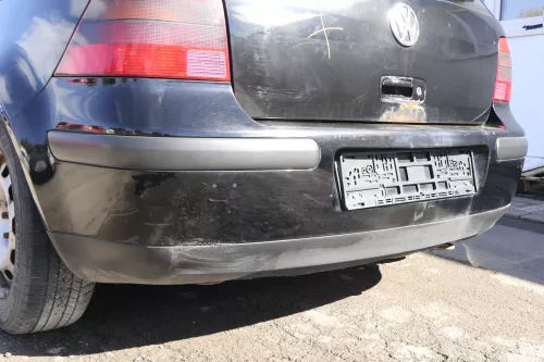 VW Golf 4 Limousine Stoßstange hinten Heckstoßstange Stoßfänger schwarz L041 (162430)