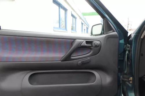 VW Polo 6N Türverkleidung Verkleidung Tür vorne links 2/3-Türer lila (162584)