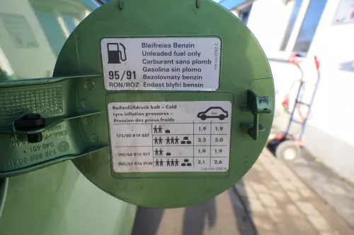 VW Golf 4 Limousine Tankdeckel Deckel Tank Tankverschluß Grün LA6P (162605)