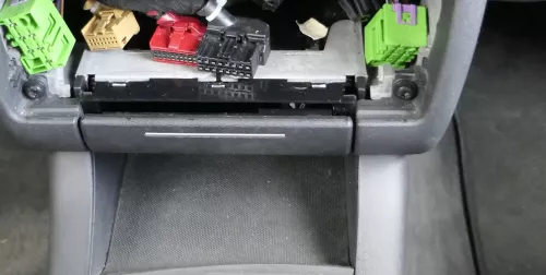 Audi A3 8L Aschenbecher Zigarettenanzünder vorne 8L0857951N 6PS Facelift schwarz