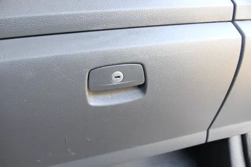 VW Amarok 2H Handschuhfach Fach Griff Klappe anthrazit 2H0857095D 71N (162783)