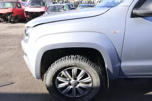 VW Amarok 2H Kotflügel vorne links silber LA7W reflexsilber metallic