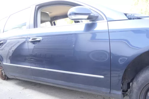 VW Passat 3C Kombi o. Limo Tür vorne rechts Beifah blau grau LC5F OHNE Anbauteil