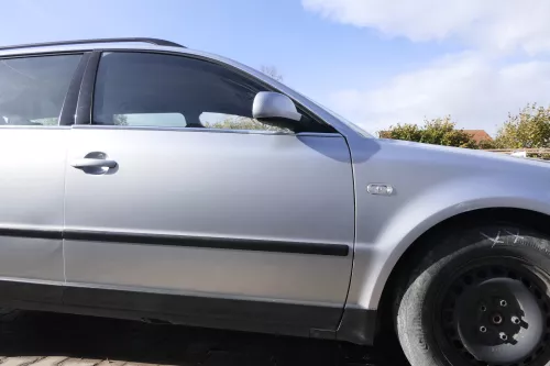 VW Passat 3B 3BG Kombi + Limo Tür vorne rechts Beifahrertür grau silber LA7W