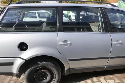 VW Passat 3B 3BG 3B6 Kombi Avant Tür hinten rechts mit Scheibe grau silber LA7W