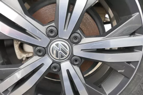 Caddy Alltrack Golf Reifen Sommerreifen 215/55 ZR17 98W 2K5601025P Felgen 2-7mm (163458)