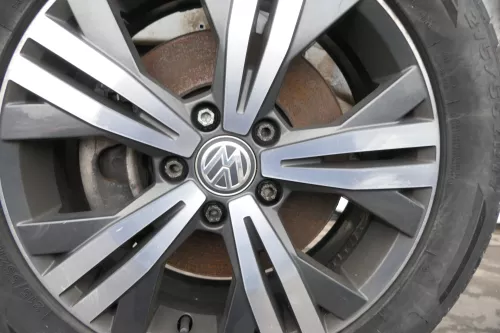 Caddy Alltrack Golf Reifen Sommerreifen 215/55 ZR17 98W 2K5601025P Felgen 2-7mm (163458)