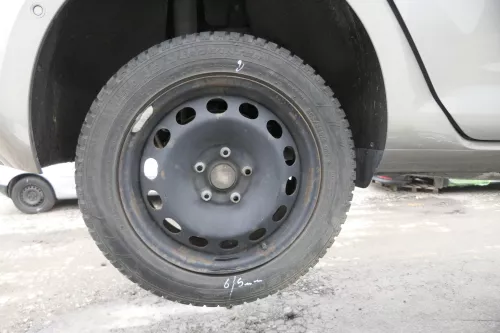 VW Golf 7 5G Reifen Winterreifen 205/55 R16 91TH Stahlfelgen Felgen 3-6mm (163748)